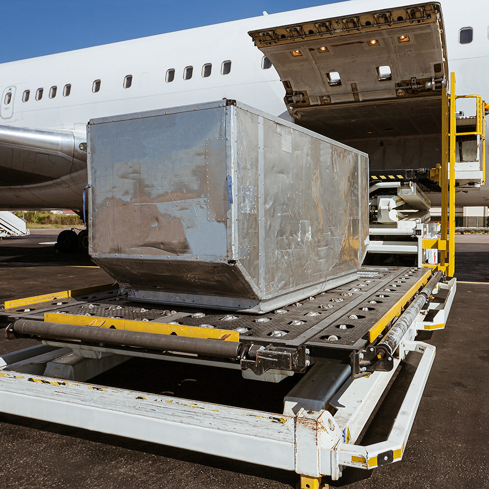 A Comprehensive Guide to Choosing Between Air and Sea Freight for Your Business